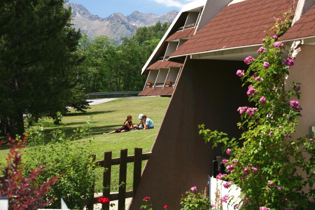 Pierre Et Vacances Serre Chevalier Chantemerle Aparthotel Saint-Chaffrey Exterior photo